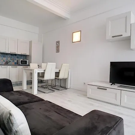 Nestor&jeeves - Royal - Central, Close Sea Apartment *